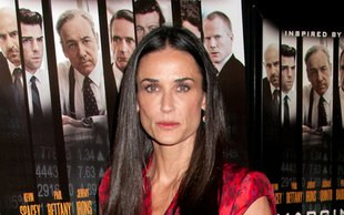 Demi Moore wysyła Kutcherowi swoje nagie fotki?