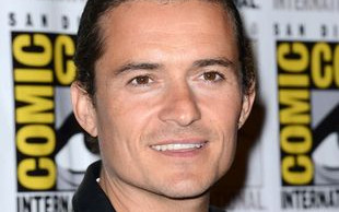 Orlando Bloom przyłapany na gorących całusach z… (FOTO)