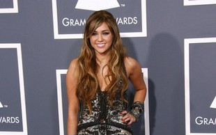 Miley Cyrus uderza w Rebeccę Black