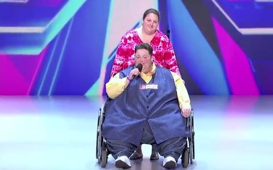 Otyły uczestnik X-Factor obiecał coś Simonowi Cowellowi