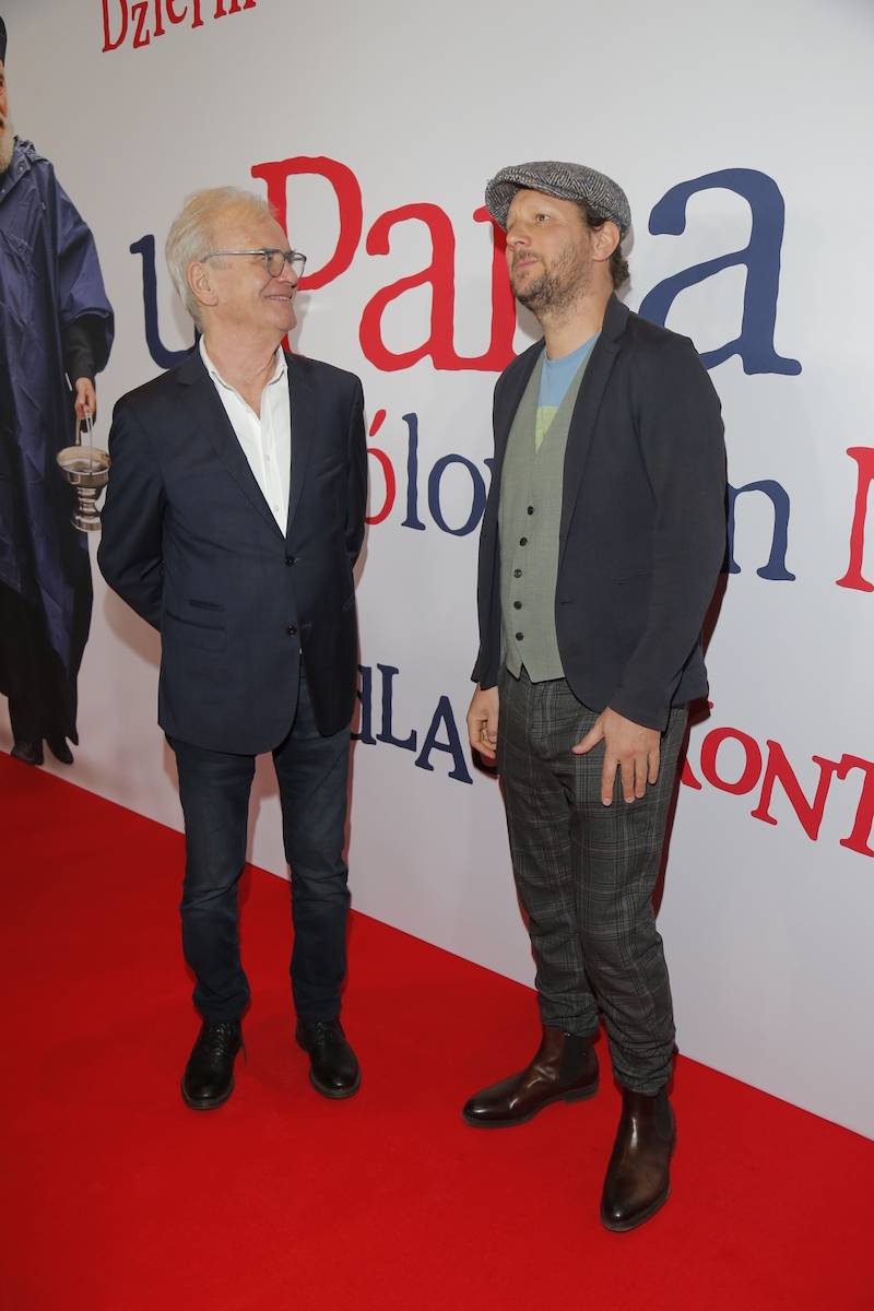 Premiera filmu “U Pana Boga w Królowym Moście”. Córka Piotra Grabowskiego błyszczała w czarnej sukni