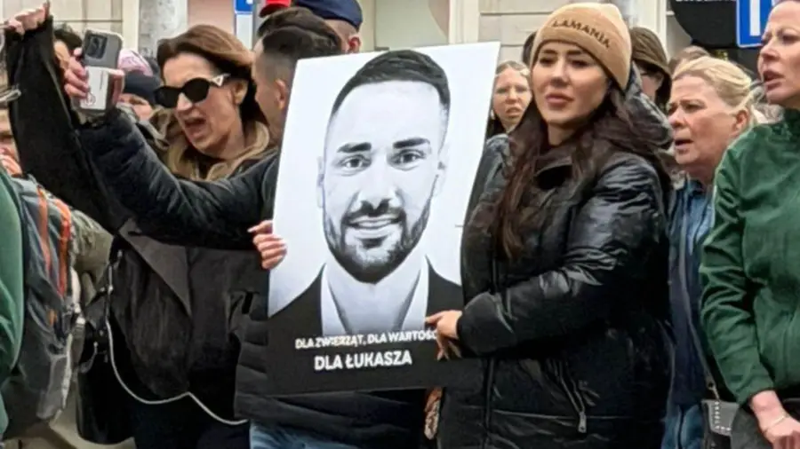 Staż marszałkowska nakazuje usunąć kwiaty w hołdzie dla posła Litewki, fot. Instagram