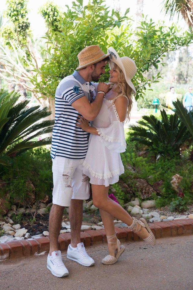 Jakub Kucner ze swoją  dziewczyną w Tunezji