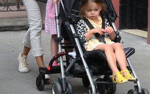 Sarah Jessica Parker na spacerze z córkami (FOTO)