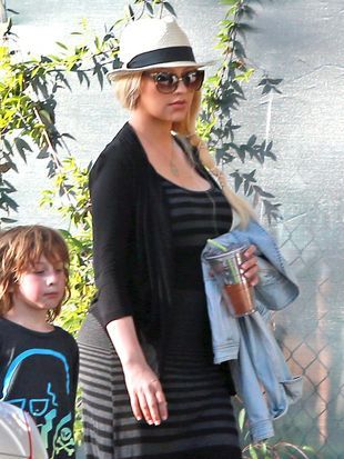 christina-aguilera-g-R1