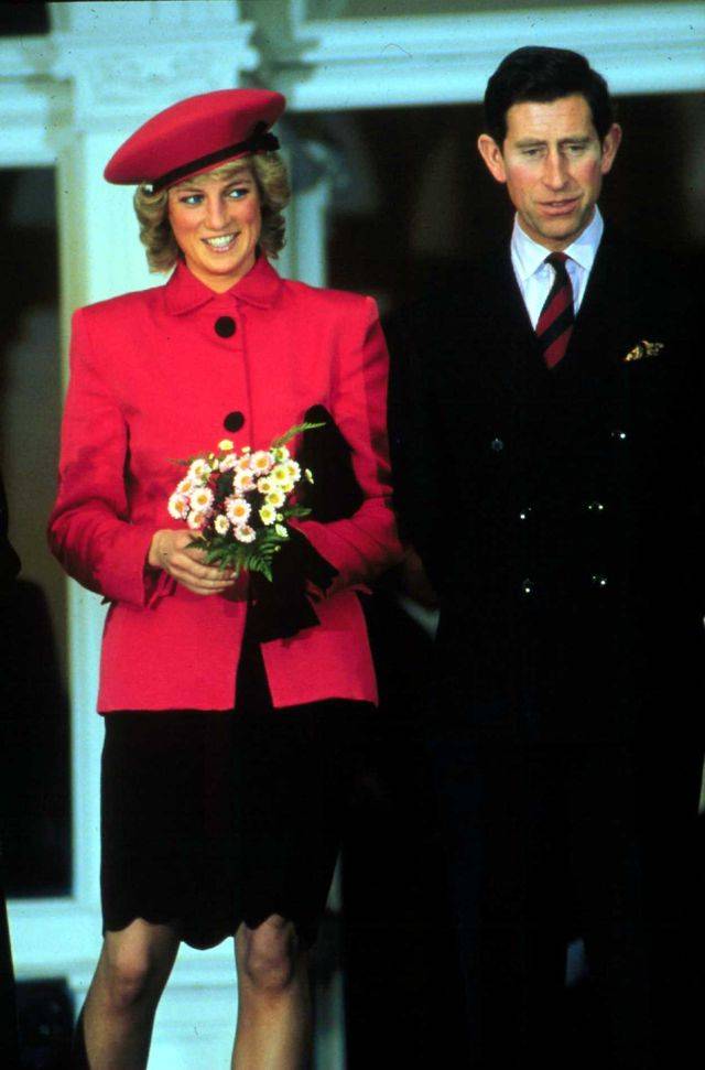 Na tych zdjęciach Diana i Karol wyglądają na równych wzrostem, tymczasem….