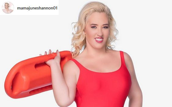Mama June w stroju kąpielowym. Seksowna?
