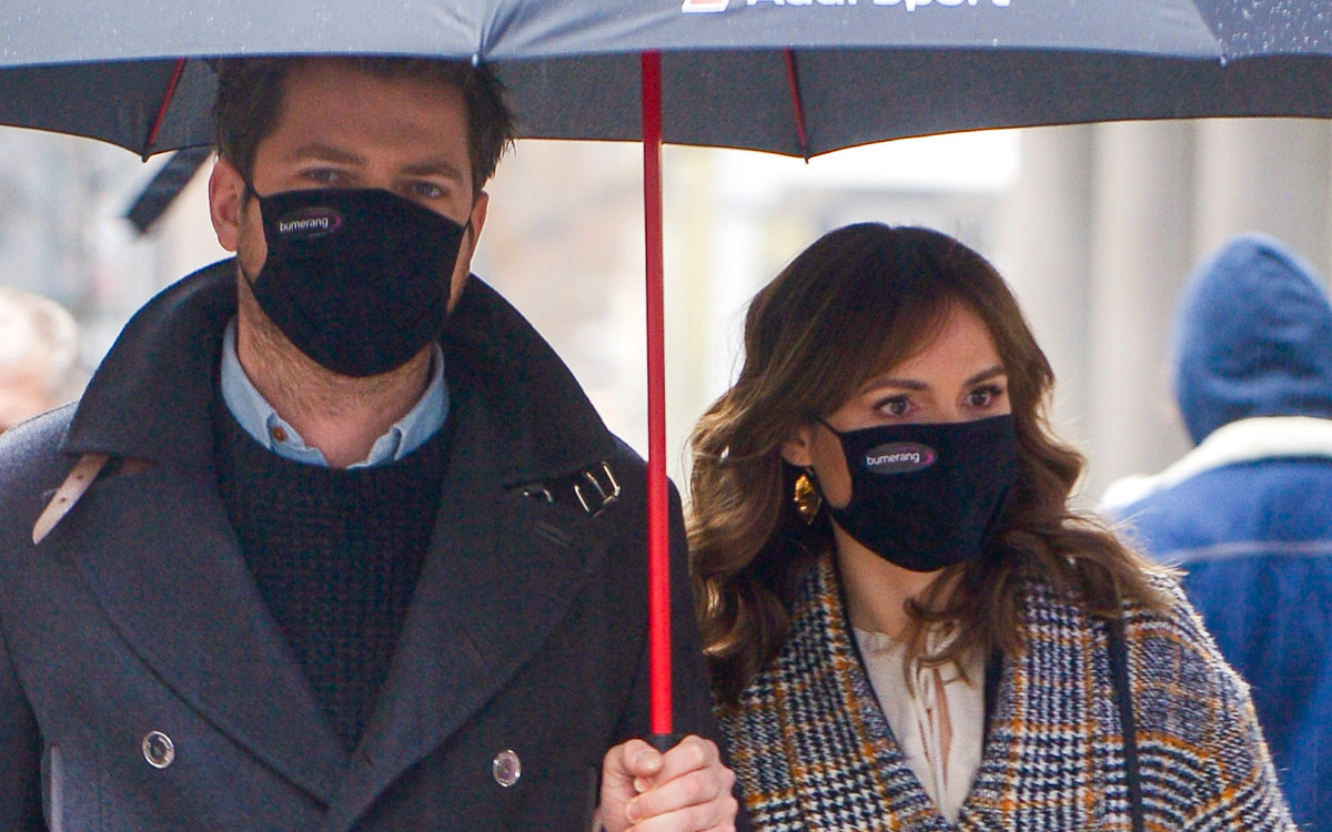 Marta Żmuda-Trzebiatowska wychodzi z mężem z DDTVN. Jaka elegancka para!