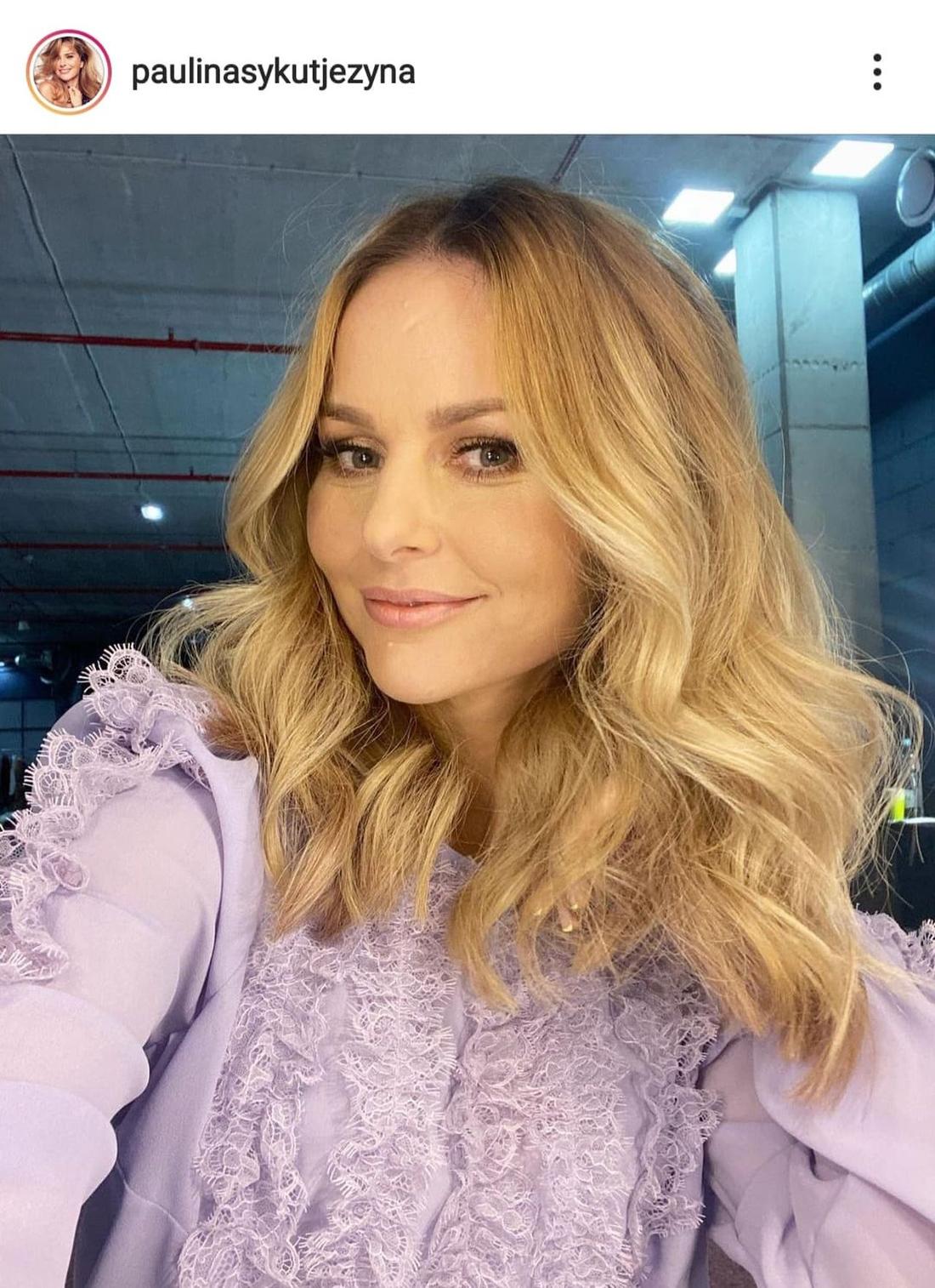 Paulina Sykut-Jeżyna w fioletowej bluzce