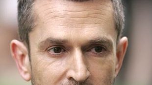 Rupert Everett wdzięczny, że jest gejem