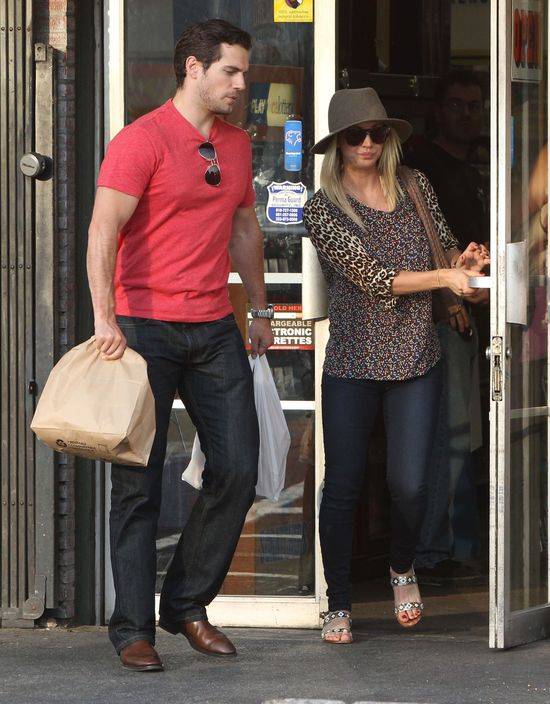 Henry Cavill i Kaley Cuoco na zakupach