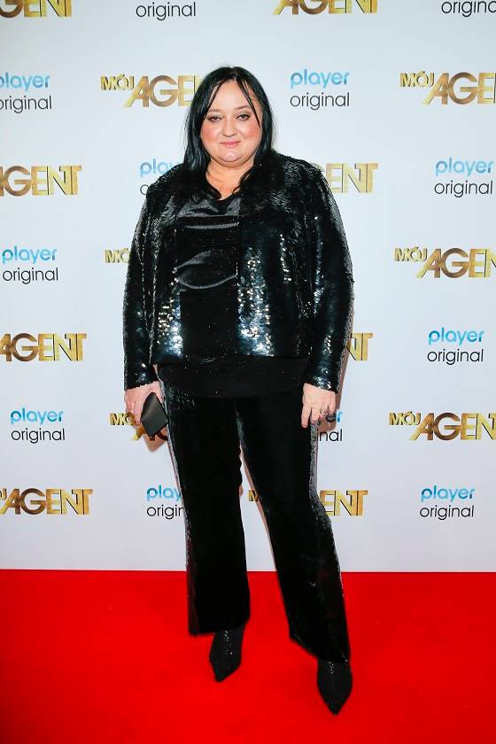 Premiera serialu “Mój agent”. Anna Cieślak zaskoczyła dekoltem, Magdalena Cielecka w HOT kozakach