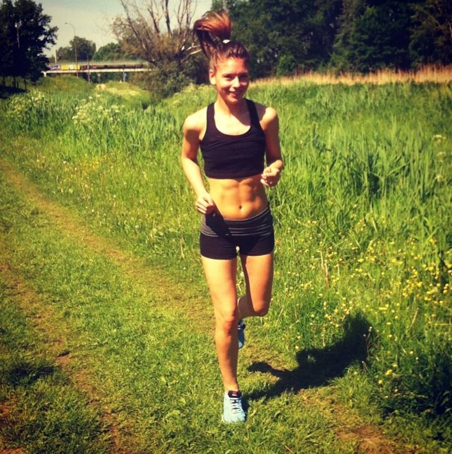 Co Klaudia Halejcio wrzucała na Instagram 10 lat temu? Tańczyła na rurze! (ZDJĘCIA)