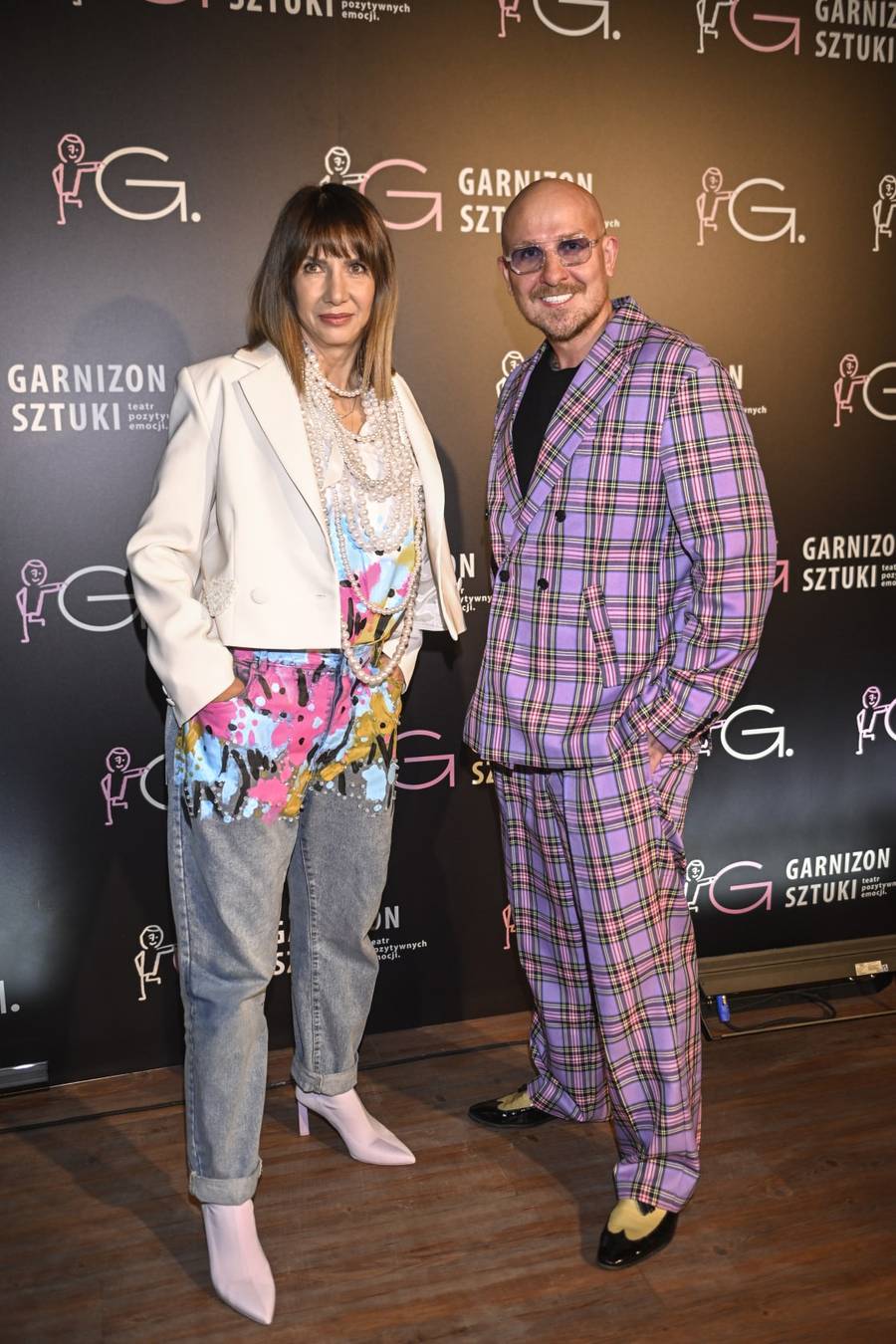 Premiera sztuki “Klub Niepokornych”. Sylwia Bomba i Collins błyszczą na ściance, Beata Tadla z mężem….