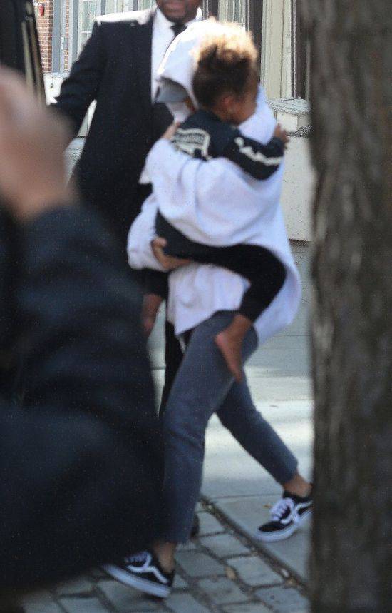 Kim Kardashian nie wychodzi z domu, BO ZMNIEJSZYŁA POŚLADKI!