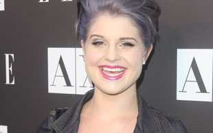 Kelly Osbourne zmienia włosy jak kameleon (FOTO)