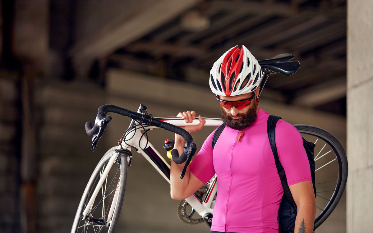 Bezpieczeństwo na rowerze – dlaczego kask może uratować życie?