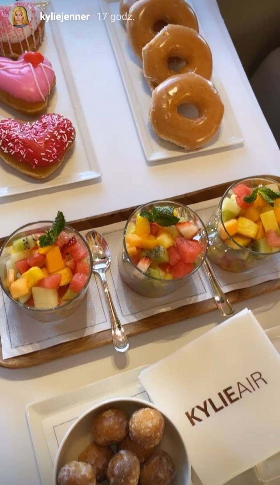 Przekąski na pokładzie samolotu Kylie Jenner