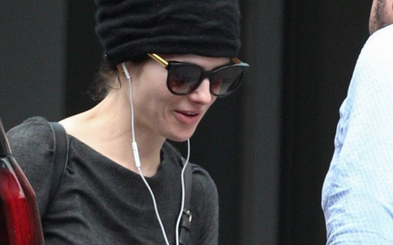 OMG! Czy Brad Pitt spotyka się z KLONEM Jolie? (ZDJĘCIA)