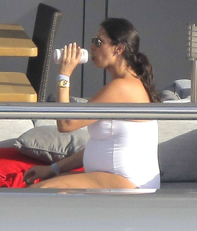 Simon Cowell z ciężarną partnerką na jachcie