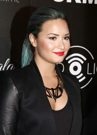 demi-lovato-r1-R1