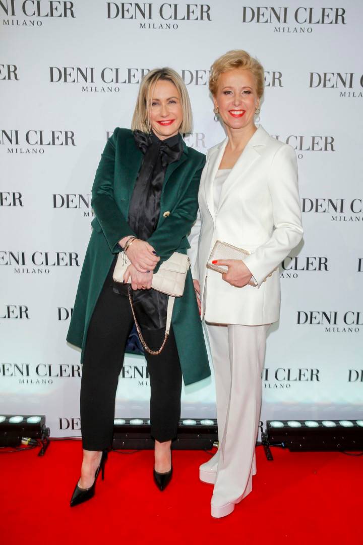 Pokaz Deni Cler: Joanna Racewicz CAŁUJE SIĘ z Małgorzatą Ohme niczym Madonna z Britney Spears!