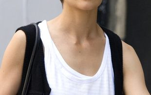 Katie Holmes potrzebuje fryzjera