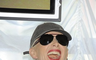 Kora wybieliła sobie zęby (FOTO)