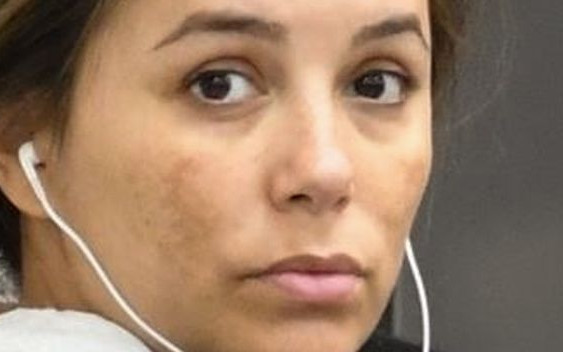 Eva Longoria zmęczona, z plamami na twarzy