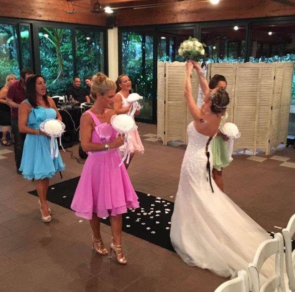 Marzyła o bajkowym ślubie, więc… wzięła go sama ze sobą!