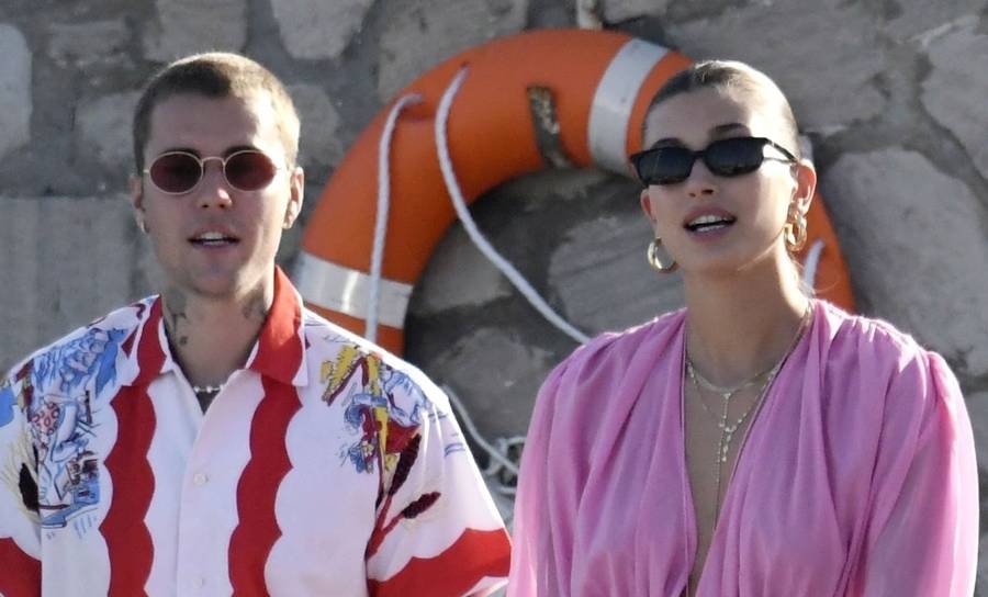 Justin i Hailey dalej wypoczywają w Grecji. Para wybrała się na romantyczną kolację