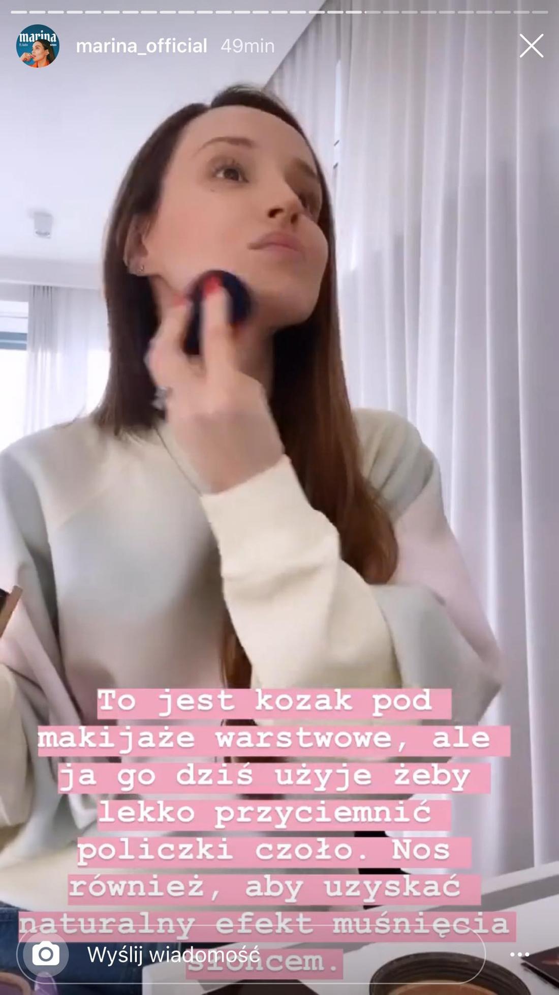 Marina na Instagramie pokazała, jak wygląda jej naturalny makijaż. Marina Łuczenko-Szczęsna pokazuje jak nakładać brązer na twarz.