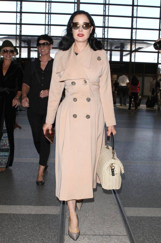 Dita Von Teese na lotnisku