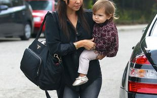 Kourtney Kardashian nie ma łatwego życia? (FOTO)