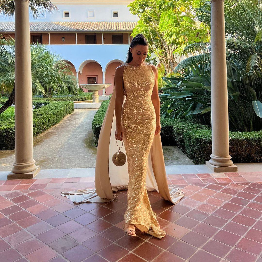 Małgorzata Rozenek zachwyca fanów w złotej kreacji. Wskoczyła w niej do basenu