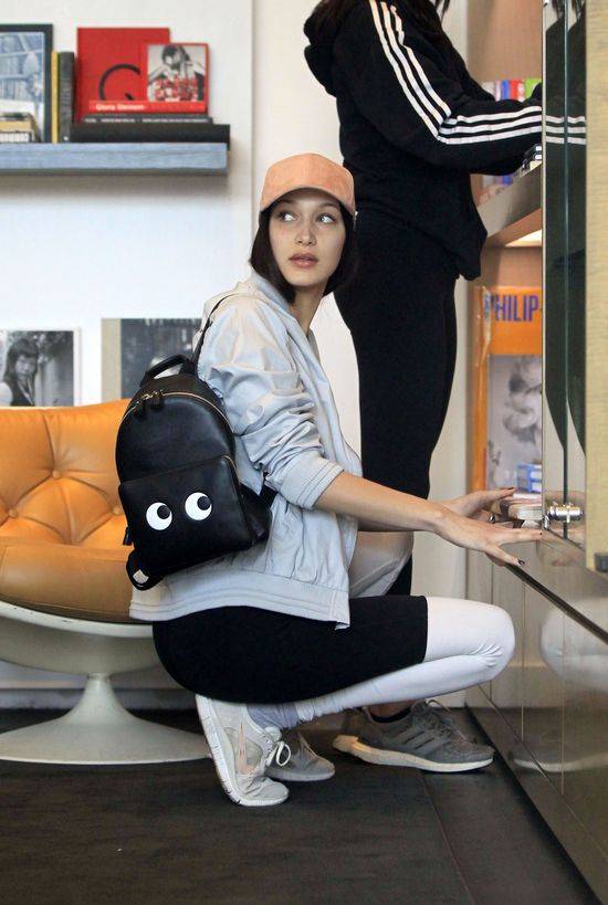 Bella Hadid w codziennych stylizacjach