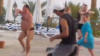 Ten facet wymiata! Ma brzuszek i grację baletnicy [VIDEO]