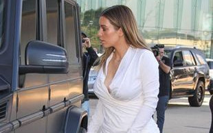 Pupa Kim Kardashian nie mieści się w jeansy!