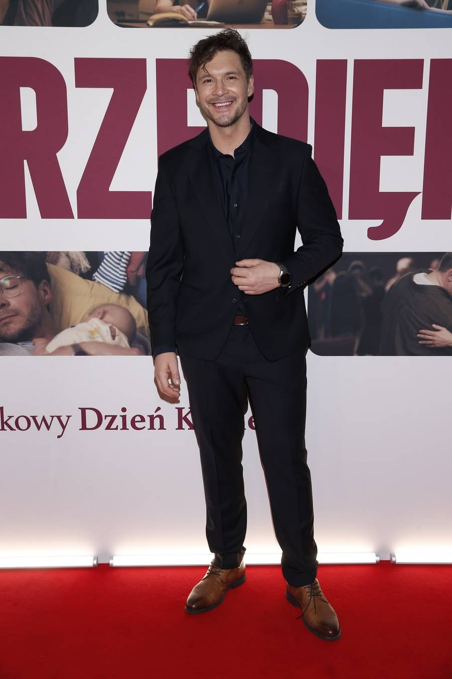 OBŁĘDNE stylizacje gwiazd na premierze filmu “Przepiękne!”. W blasku fleszy Joanna Opozda, Sandra Kubicka (FOTO)