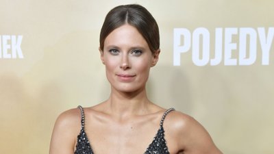 Julia Pietrucha u boku przystojniaka na ściance. Pięknie razem wyglądali. Wszyscy go znacie