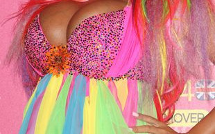 Katie Price straszy na salonach (FOTO)