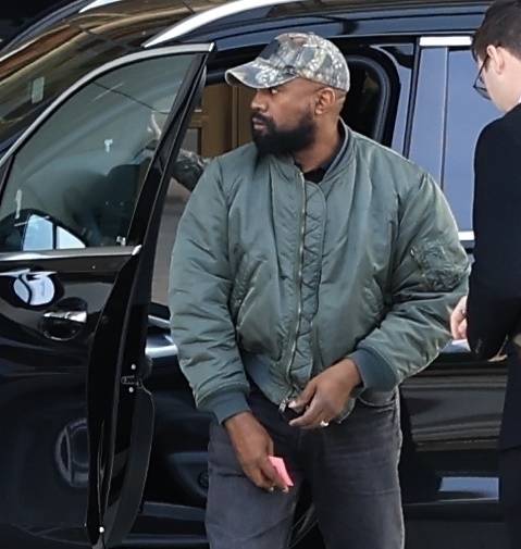 Kanye West sprzedaje swoją betonową rezydencję w Hollywood Hills