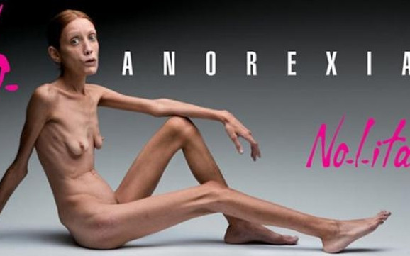 Isabelle Caro przyjedzie do Polski