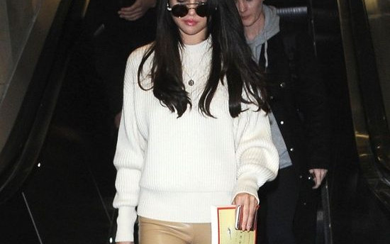 Zostały wyrzucone z samolotu przez LEGGINSY. Gwiazdy są zbulwersowane