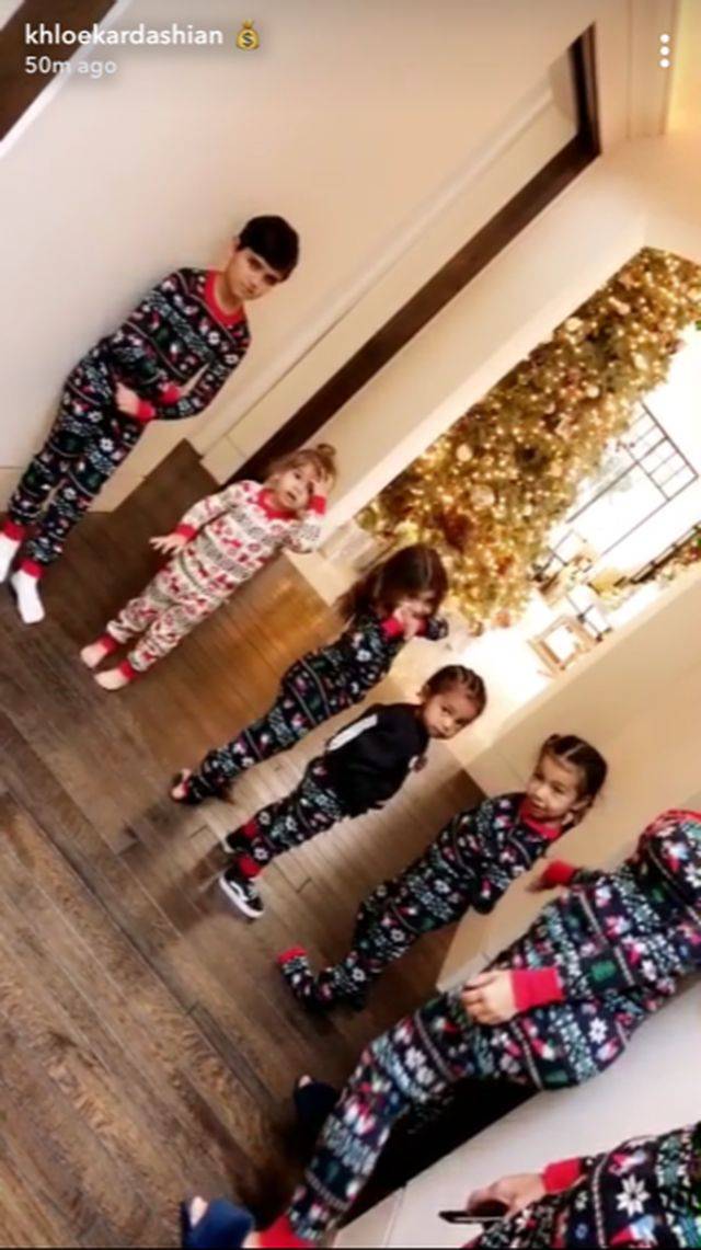 Ciężarna Kylie Jenner pokazała się na świątecznym śniadaniu Kardashianów