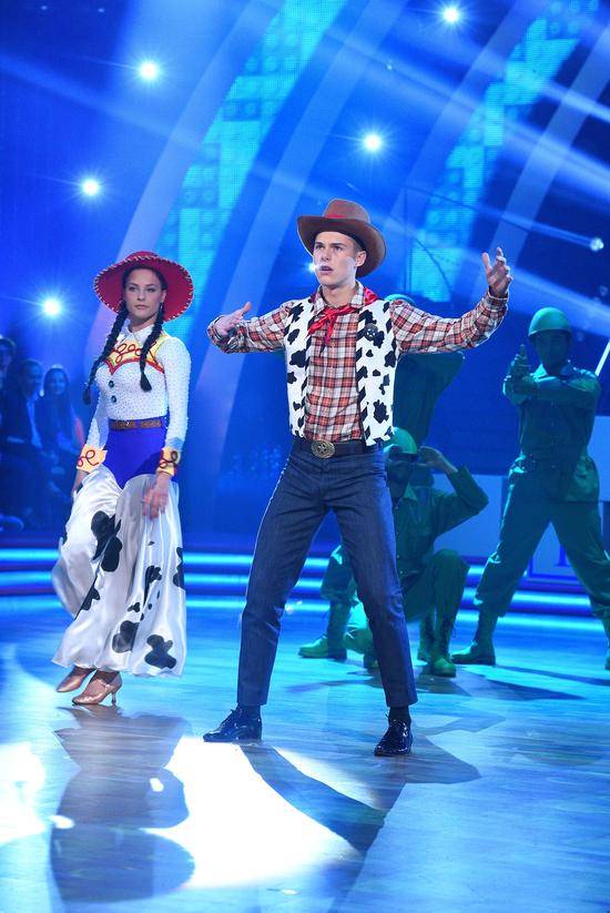 Gwiazdy w kostiumach postaci z bajek w Tańcu z gwiazdami