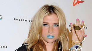 Kto postawił na niebieskie usta? (FOTO)