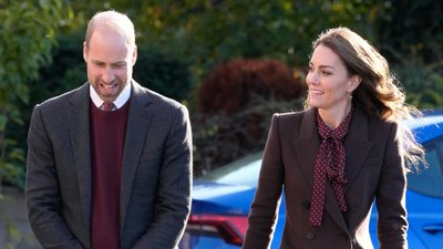 Księżna Kate i książę William w skoordynowanych lookach. Wpisują się w trend