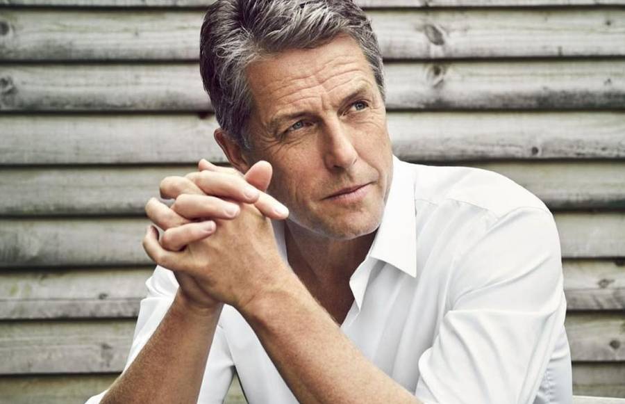 Hugh Grant z żoną na premierze. Młodsza o 23 lata Anna Eberstein wyglądała olśniewająco! (FOTO)
