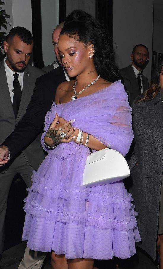 Koleżanka wydała Rihannę! Te dodatkowe kilogramy, to…